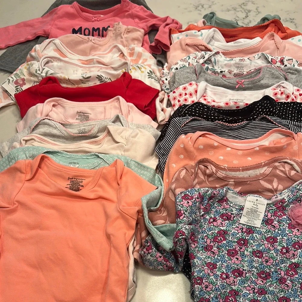 Bundle of onesies - Picture 1 of 5
